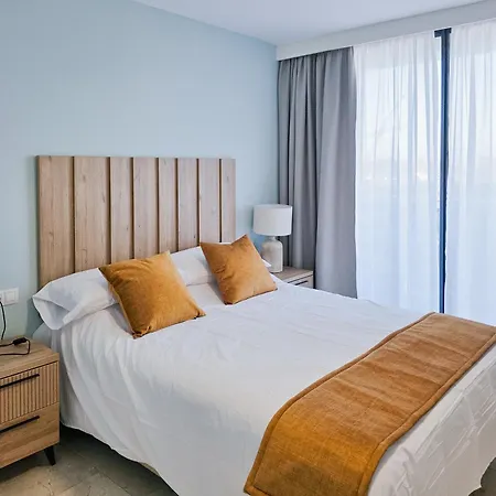 아파트 Ocean Vista Elegant Two Bedroom Duplex With Sea Views From Terraces Great Location In Mar 팔름-마르